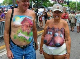 это пипец, граждане! фигасе она отрастила себе животинок!реально до пупка, я думала такого не бывает!