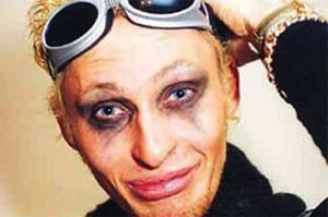 на него чем то похож