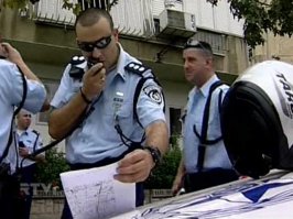 Не похожа эта рожа на палестинца,это раз, как выглядят израильские полицаи смотрим на фото, так что похоже на трёп.