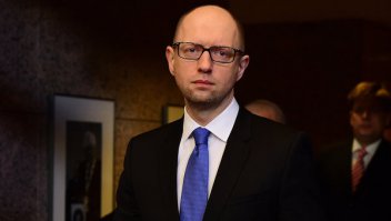 Лапочка дочка.
Мне интересно, идиоты найдутся.

Яценюк просит инвесторов вкладывать деньги в экономику Украины

"Пожалуйста инвестируйте в Украину", - заявил премьер-министр Арсений Яценюк. Он призвал международных инвесторов вкладывать средства в украинскую газотранспортную систему и аграрный сектор.