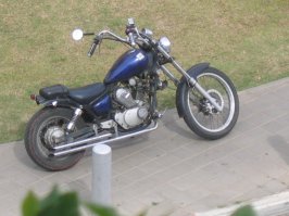Работал как-то в гараже Custom Chrome, 25 000 деталей в каталоге. И еще столько-же в каталоге Titan. Всё можно установить на Харли, а можно целиком из каталога байк собрать уникальный.
 Мой первый чоппер, Яма-Вираго;