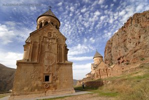 Тем хуже. И куле мне на них смотреть, я им не верю.

Я вот на кого с верой смотрю;