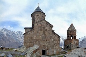 Тем хуже. И куле мне на них смотреть, я им не верю.

Я вот на кого с верой смотрю;