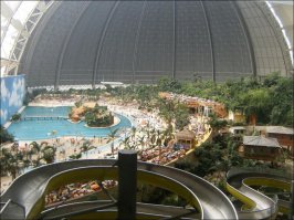 Или фото с разных ангаров, или они его перепланировали.
Форма "морей" и прочие обьекты не совпадают.