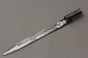 Столько тонкостей... Я не знаток до такой степени. Скажем, повидал, повникал, но далеко не во все. А 38 это что?
Погугли "блокадный Мосин". Вот увидел в инете.