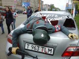 Ничего примечательного, все как всегда в Петропавловске, лишь фотография одного авто с парада по всем соц сетям засветилась, вставлю тогда и здесь