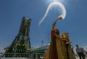 Включаю новости первого канала: 1 - Пасха, 2 - Пасха, 3 - .... Ну короче 9 из 12 новостей: "В споре за кубок Гагарина провели в Казани".... Ну блин, реально обидно...
