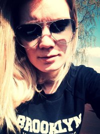 Ну да, на календаре просто завидные невесты)) Но вот, к примеру, предпоследняя девушка (Ева Римша) без макияжа. Источник: её профиль в facebook.