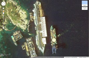 Это конечно не шокирующее фото но оно достаточно любопытное. Нашел в гугле место катастрофы круизного лайнера Costa Concordia, который затонул ещё в 2012.