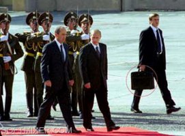 4800 мегатонн в правой руке.