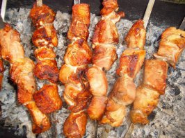 Это она себя благословляла на отличнейший шашлычок...