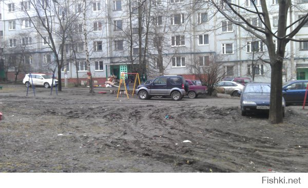 Вот фотографии из спального района, куда автор статьи чуть-чуть не дошёл.