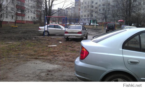 Вот фотографии из спального района, куда автор статьи чуть-чуть не дошёл.