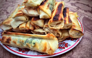 Да ёшкин кот, ну кто же в такой палитре еду-то фотает?! Не "уже аппетитно смотрится", а "чуть не сблеванул".
Ну хоть немного бы отцветокорректил.