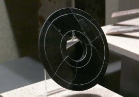 Диск из обсидиана...