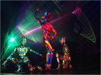 столик психоделический, поставишь такой в комнате и праздника будет хотеться каждый день