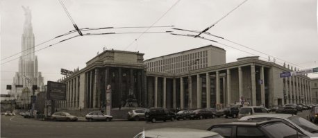 Ну мне нравится, было бы круто. Да и не стоит забывать, что Эйфелева башня, тоже строилась против мнения горожан, и все очень против были.

Да и второе фото-картинка, противоречиво очень. Там и ХХС и Дворец советов.