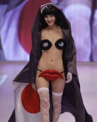 Выпусти современных моделей с подиума на улицу, рожи и не так повытягиваются