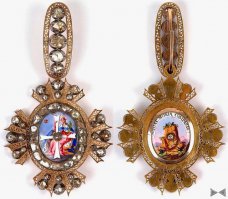 Орден Святой Екатерины.

 1713 году Пётр I в честь своей супруги Екатерины во время неудачного для него Прутского похода 1711 года учредил орден Святой Екатерины. Первоначально он назывался орденом Освобождения и предназначался только Екатерине. В том походе русская армия была окружена турецким войском, и Екатерина, вместе с бывшими при ней женщинами, пожертвовала все свои драгоценности на подкуп турецкого командующего Мехмед-паши, в результате чего русские смогли заключить перемирие и вырваться. 
Орден стал наградой для дам. В статуте не были указаны заслуги, за которые следует награждать, но считалось что за личные заслуги перед отечеством. Основанием для награждений традиционно служило просветительство. Награжденным так же вменялось в обязанности дела благотворительности, в том числе выкуп на свои деньги попавшего в варварский плен христианина, попечение об Училище для воспитания благородных девиц.