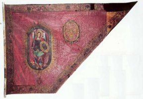 Большой знаток истории? Ну тогда без инета для себя ответь, какой из стягов государев, а какой одного из первых укропов.