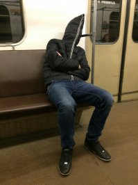 самая правильная одежда для метро)))