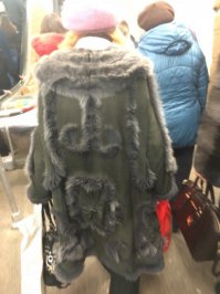 какие то неприятные ассоциации вызывает эта одёжа....