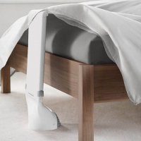 эм...ну не знаю...проще одеяло скинуть или еще лучше ногу высунуть и все)) а то еще надует куда не надо...)