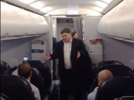 Этого бухарика тоже не надо пускать в самолет