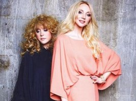 Вот еще две великие актрисы! Но это так, чисто поржать выложил!