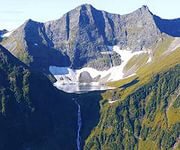 да ладно.Россия-это здорово)и люди у нас добрые.