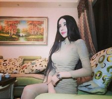 Это как? Что с дальней рукой? Где кисть? Что за слоновья нога и почему она одна??? Аааааа!!! Как это развидеть???