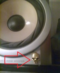 Мда...Маразм крепчал и танки наши быстры (с) Хотя у меня наушники "капельки" вот такие были (см.фото).Теперь колонки от музыкального центра их наружная часть украшает