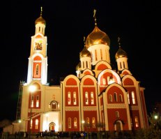 А мне наш Георгиевский собор нравится, расположен в г. Одинцово. Правда не старинный, а скорее новострой и не намоленный, зато красивый.