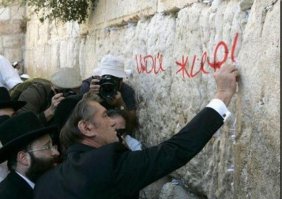 Когда корявые надписи на стенах смотрят прямо в душу