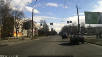 Спасибо, у меня качество видео ужасное. Тогда согласен, дорожный знак имеет преимущество перед дорожной разметки.