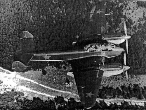 Як-2 (другое название ББ-2) был двухмоторным разведчиком-бомбардировщиком, а самолет в парке это Як-3