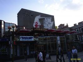 И чуть не забыл: в этом кинотеатре (тоже на Кировском проспекте) наш класс торжественно принимали в октябрята:)