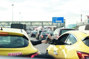 А мы использовали 2 жёлтых астры gtc, круть, парни с рациями были - пробка на ярославке не помешала прибыть в ЗАГС вовремя)) Ведущий решил, что мы из клуба астр, когда подкатили к ресторану)