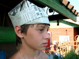 А шапки? Как же шапки? В детстве часто видел как одноразовую рабочую шапку.