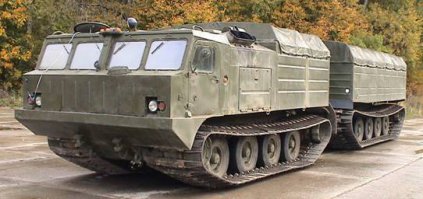 Лучше него пока нет ничего, де-факто: ДТ-10 «Витязь» — двухзвенный вездеход на гусеничном ходу, предназначенный для транспортировки в сложных климатических условиях Крайнего Севера, Сибири и Дальнего Востока на грунтах с низкой несущей способностью (болото, снежная целина, бездорожье, пересечённая лесистая местность) при температуре окружающей среды от плюс 40 до минус 50 °C.[1].