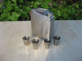 Канистра для жидкостей или двадцатилитровый стандарт