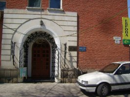 У нас, конечно, Европа поскромнее, чем на втором фото.