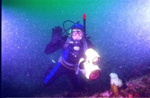 У них специальное снаряжение. Они специально делали фото,чтобы показать весь подводный мир. Все эти фото сделаны на Камчатке.