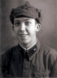 Знаю только про Юрия Владимировича Никулина.
8 ноября 1939 года после окончания средней школы был призван в Красную армию, служил в 115-м зенитно-артиллерийском полку. Во время советско-финской войны зенитная батарея, где он служил, находилась под Сестрорецком и охраняла воздушные подступы к Ленинграду. В Великую Отечественную войну воевал под Ленинградом до 1943 года. Был демобилизован в мае 1946 года в звании старшего сержанта; за время войны был награждён медалями «За отвагу» (первоначально был представлен к ордену Славы III степени), «За оборону Ленинграда» и «За победу над Германией».