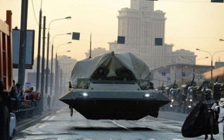 да были уже сообщения типа репетиция парада  танк "Армата"ну и фотки:)