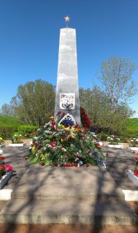 Нарва с Вами. Эстония не забыла подвиги Советских Героев Освободителей от фашизма!!! Мы помним, мы чтим. Всё отреставрировано за счёт нарвитян. Всех с Великой Победой.