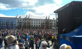 Нарва с Вами. Эстония не забыла подвиги Советских Героев Освободителей от фашизма!!! Мы помним, мы чтим. Всё отреставрировано за счёт нарвитян. Всех с Великой Победой.