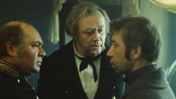 Гоголь, Женитьба 

"... Жевакин. Да что ж вы, смею спросить, не попробовали, не поговорили с ней по-французски? Может быть, и знает.

Анучкин. Вы думаете, я говорю по-французски? Нет, я не имел счастия воспользоваться таким воспитанием. Мой отец был мерзавец, скотина. Он и не думал меня выучить французскому языку. Я был тогда еще ребенком, меня легко было приучить — стоило только посечь хорошенько, и я бы знал, я бы непременно знал...."