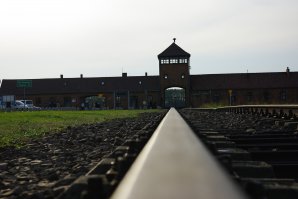 В 13 ом году приехал в Аушвиц-Биркенау. Тяжело было ходить и осознавать увиденное, как люди там выживали!! Тяжело, очень тяжело.