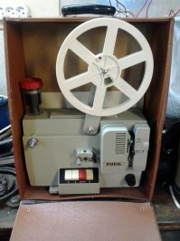 Ну ладно, винил в принципе понятен, а вот такое чудо как вам?
Были несколько лент с "Ну, погоди!", и личная кино-хроника.